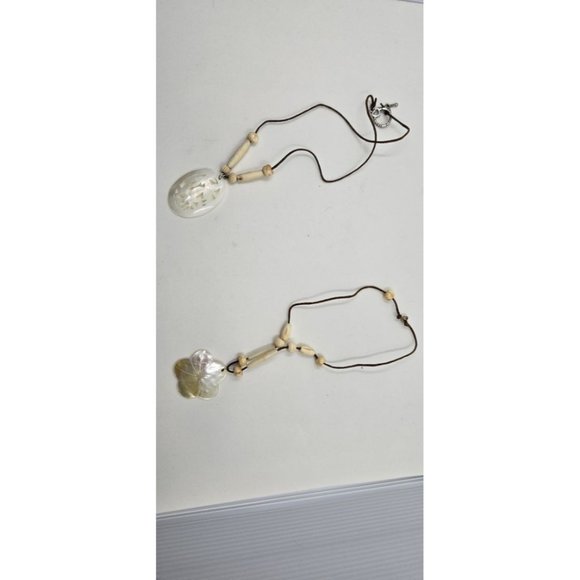 2 conch necklaces, one beach scene, one flower - Picture 1 of 3
